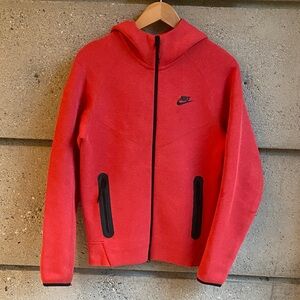Men’s Nike Tech Fleece in University Red